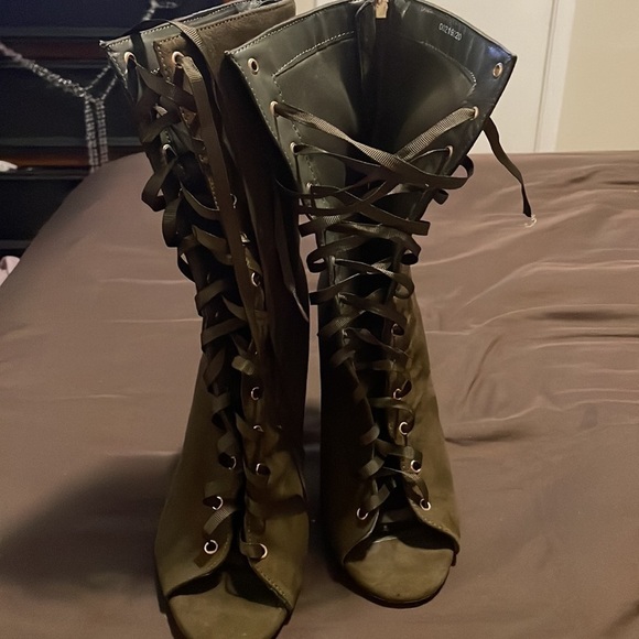 Suede Green ties up heels 👠 - Picture 6 of 6